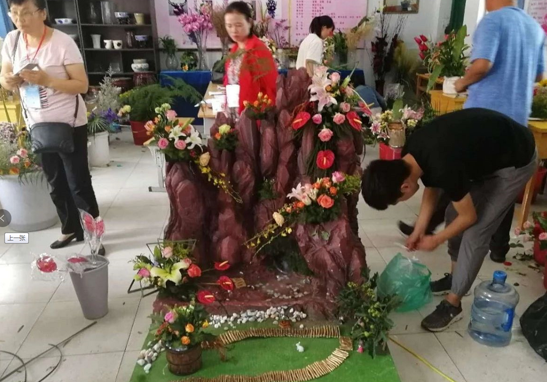 插花技能大赛在我校进行(图2)